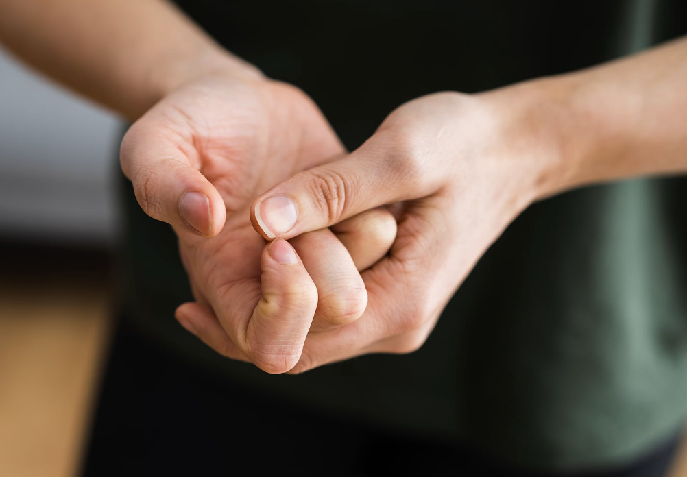 Does Cracking Your Knuckles Cause Arthritis? Here's What the Science Actually Says