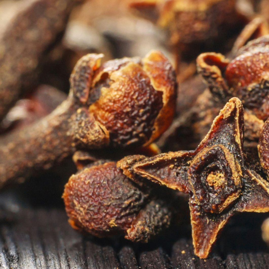 Dried clove buds, Syzygium aromaticum